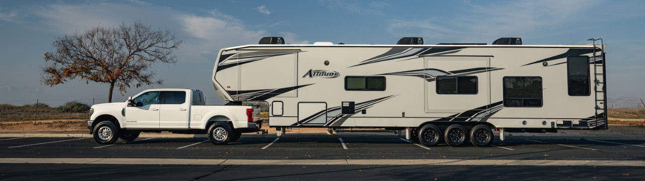 Driving dynamics while towing a large trailer